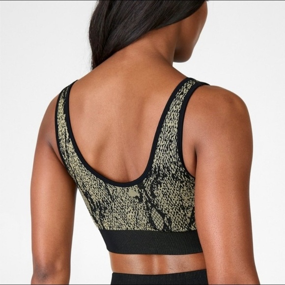 𝐅𝐈𝐍𝐀𝐋 𝐏𝐑𝐈𝐂𝐄 
NWT Fabletics Kamila Bra Top Reptilia Black Small - Picture 2 of 6